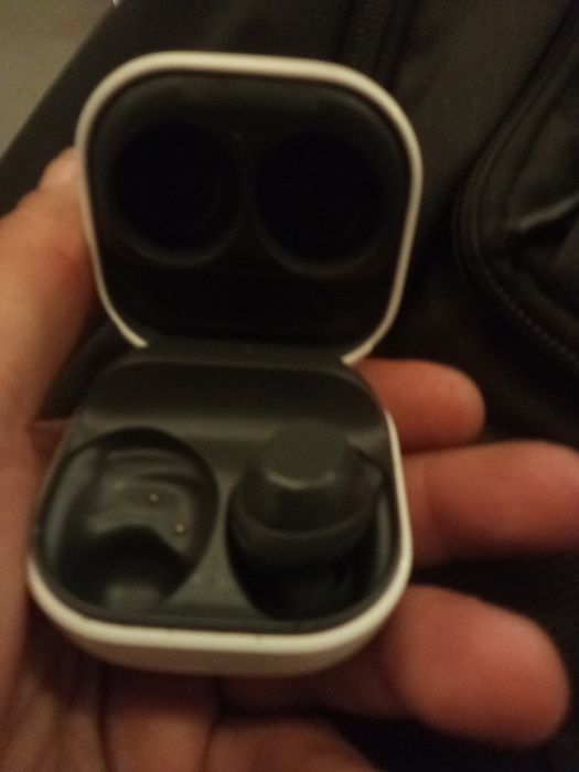 Samsung Galaxy Buds2 Pro – Carcasă + o cască