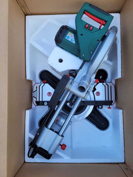 Fierăstrău circular culisant Metabo KGS 254 M 1450W 230V Ø254mm, ca nou