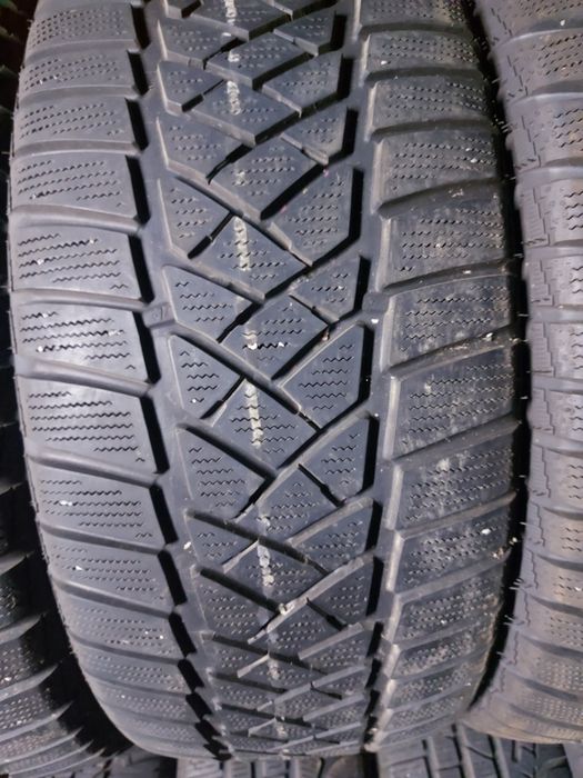 Гуми зимни 235/55R17 DUNLOP