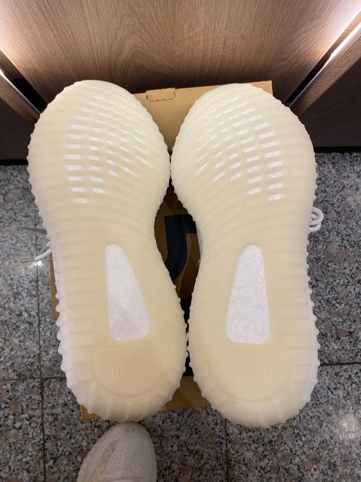 Yeezy boost 350v2 cream white