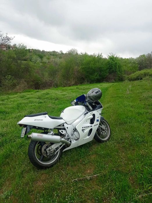 Suzuki  GSXR  750