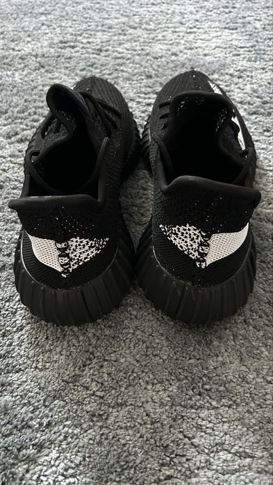 Yeezy Boost 350 V2 White Tail - Nou Nouți - Marimea 43