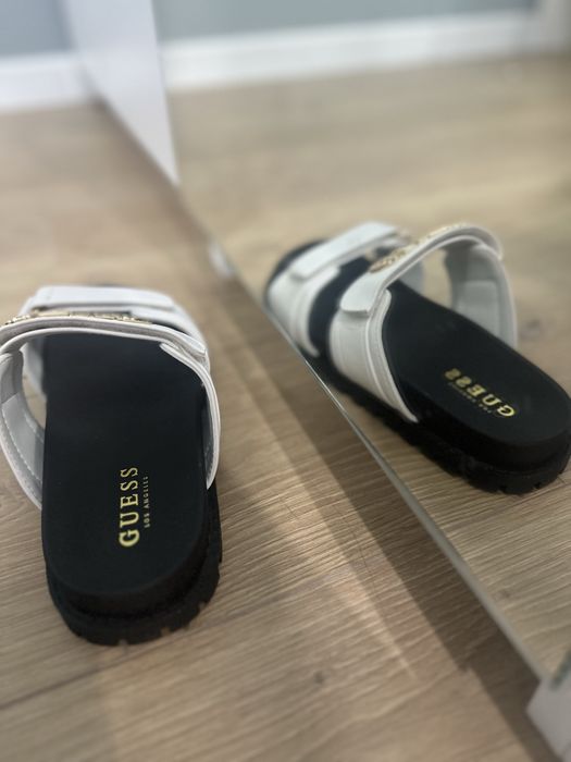 Новые сандали  Guess, белые