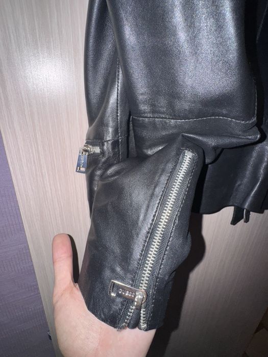 Куртка кожаная на осень/весна GUESS