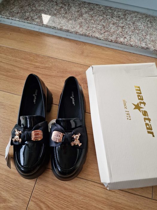 Продавам нови лоуфъри 39 номер