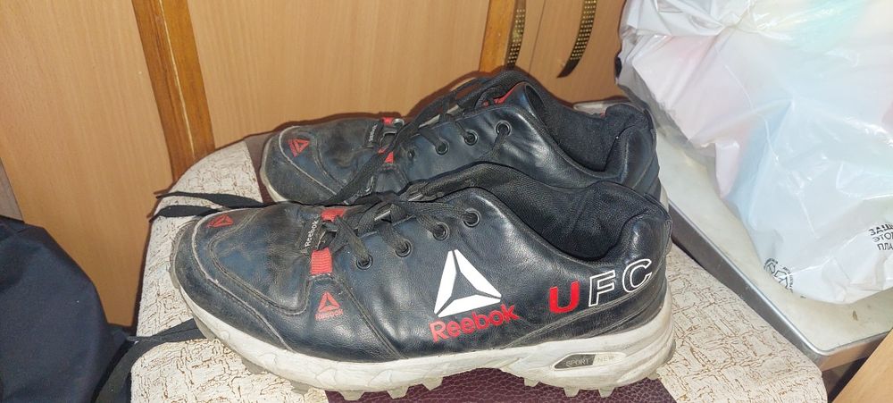 Продам кроссовки Reebok UFC в хорошем состоянии