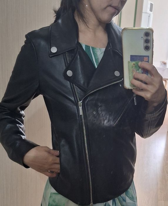 Продам кожанку Armani