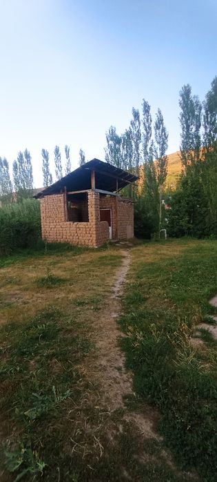 Uy sotiladi Chimyonda yaxshi joyda joylashkan