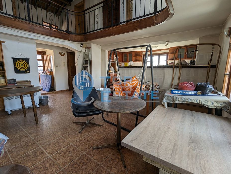 Етаж от къща в центъра на град Трявна