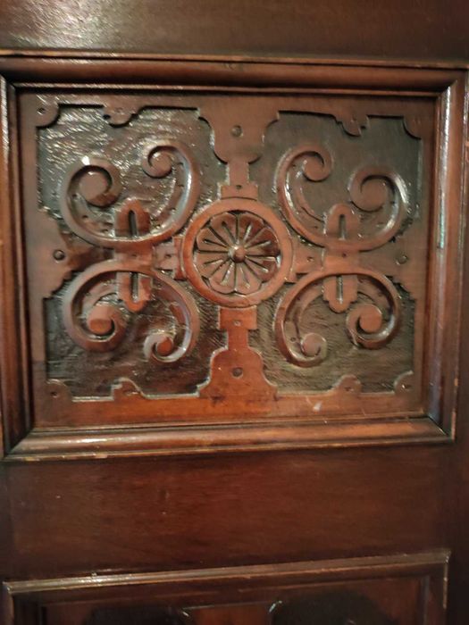 Старинна дърворезба