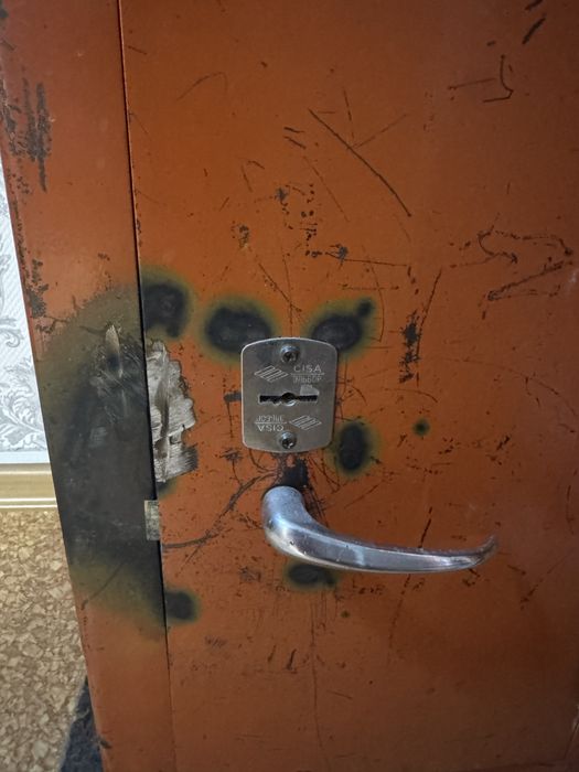 Продам сейф, металический шкаф