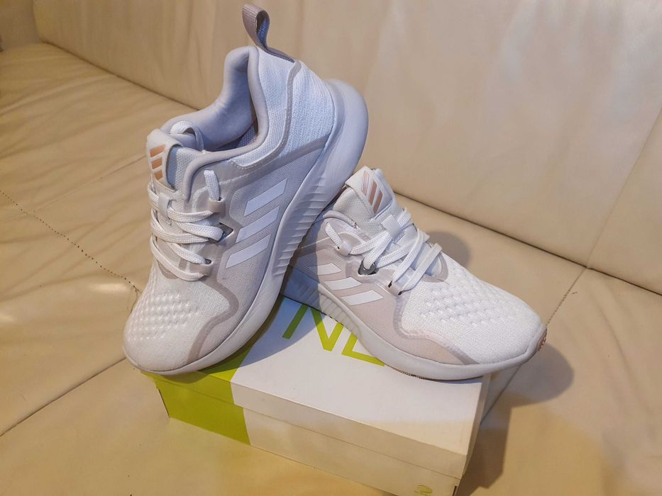 Adidasi Nike Tempo