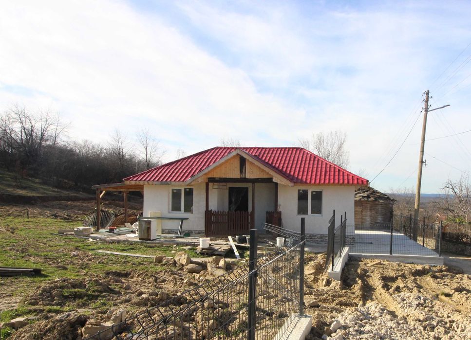 Къща с парцел в с. Камещица, общ. Габрово