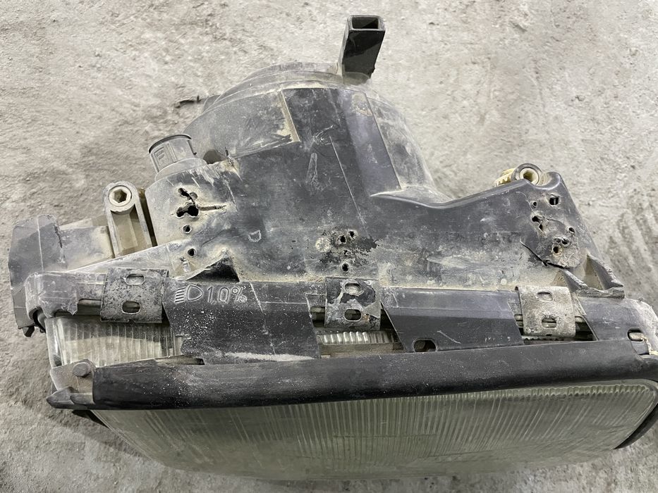Продам фары от ауди 100 с4