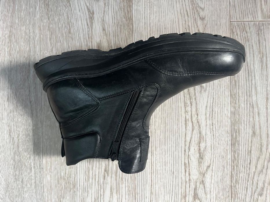 Продам зимние ботинки