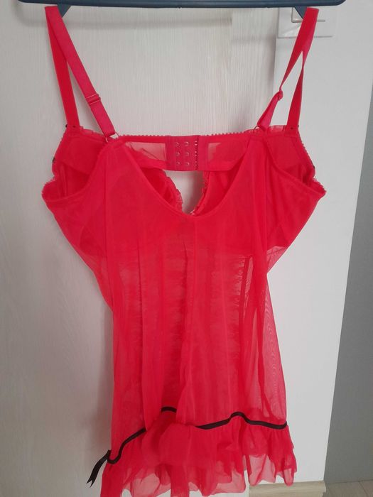 Neglijeu roz fucsia cu negru