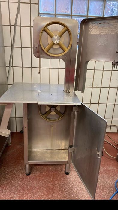 Банцинг за месо и кости” REICH”