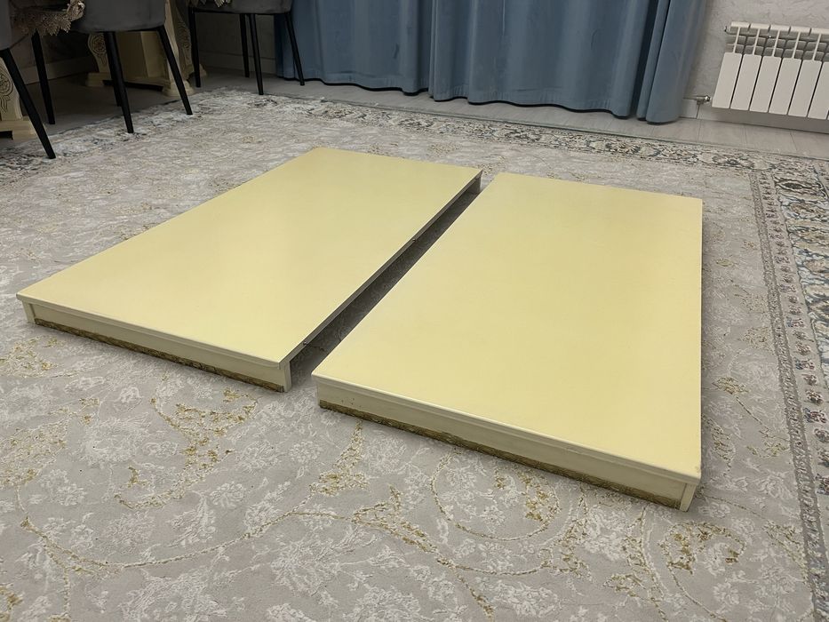 Стол со стульями