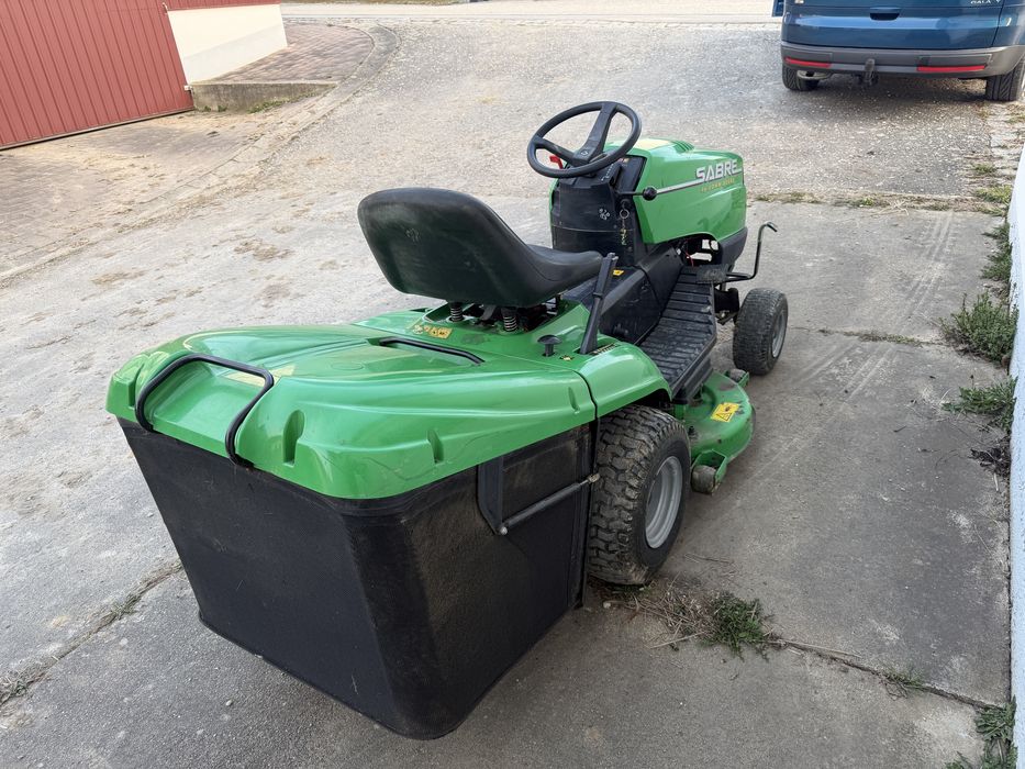 Tractoras gazon 13cai john Deer