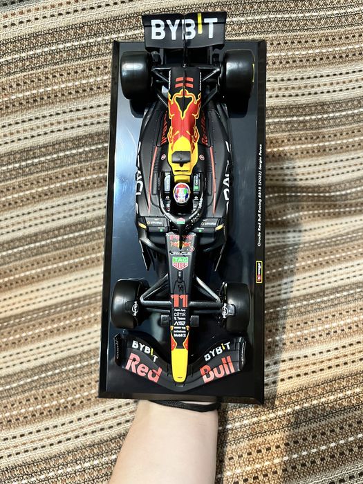 Macheta metalica burago f1 redbull