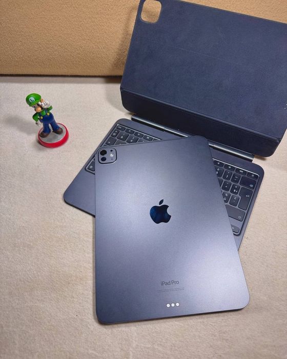 Apple iPad Pro 11" M4 256GB Black + Magic Keyboard