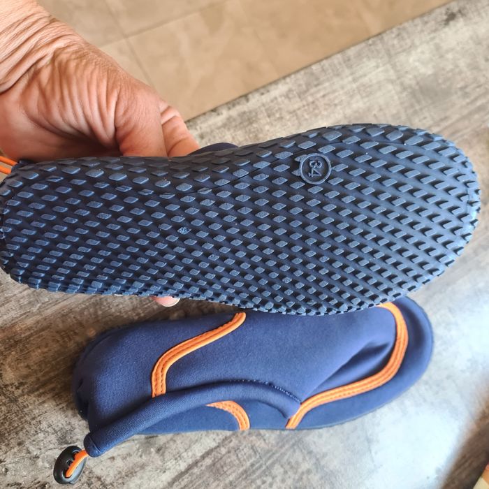 Обувки за плажа - чисто нови