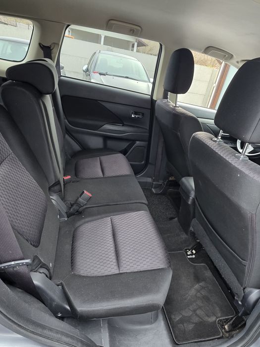 Mitsubishi outlander an 2014 4x4  7Locuri  posibilitatea rate