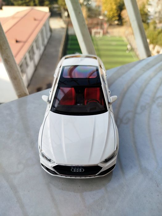 Metallic Car AUDI A7