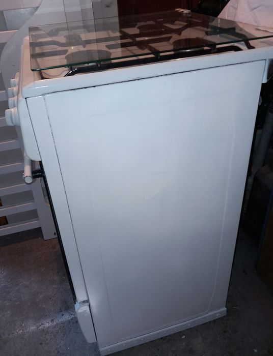 Vand aragaz cu patru ochiuri