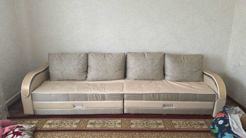 Диван большой с ящиком