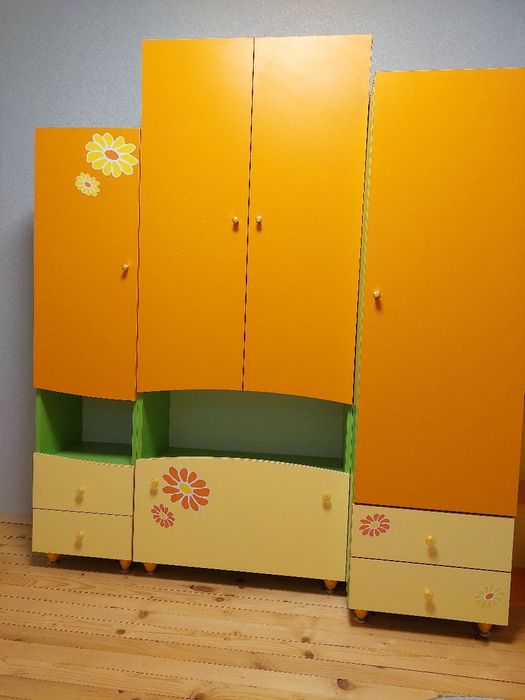 Продавам обзавеждане за детска стая