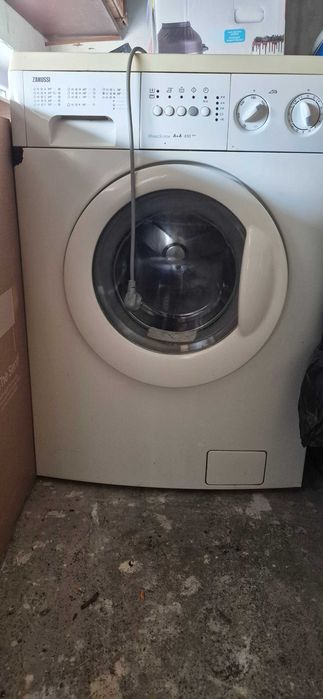 Продавам автоматична пералня Zanusi