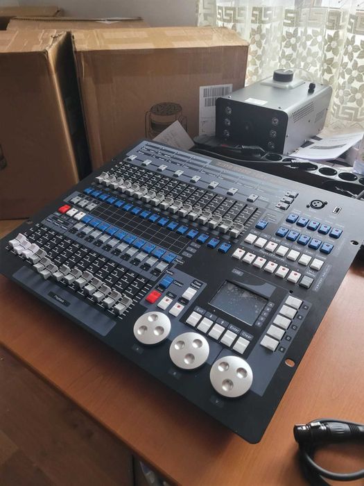 Controller dmx 1024 king kong cu flight case lumini evenimente