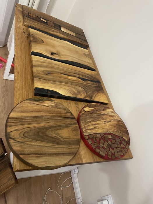 Vand tocatoare/platouri din lemn de nuc si rasina