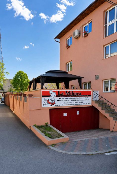Spațiu comercial HoReCa, 283 mp, terasă, cazare personal — central Mangalia