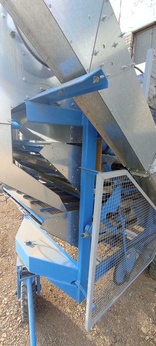 Самоходный очиститель вороха ОВС-25