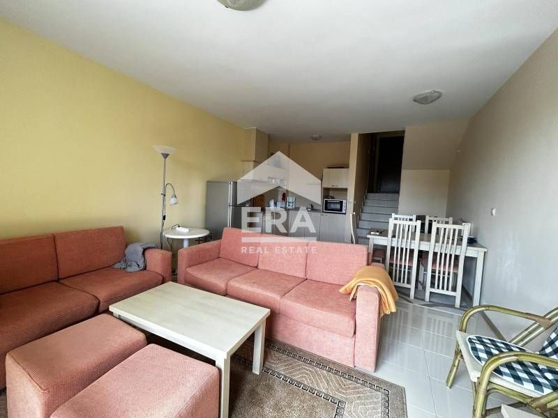 Триетажна обзаведена къща за продажба, в затворен тип комплекс, с. Рог