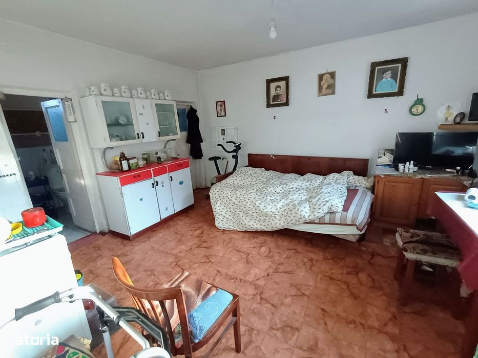 Casa generoasa cu 4 camere / str. Pomilor