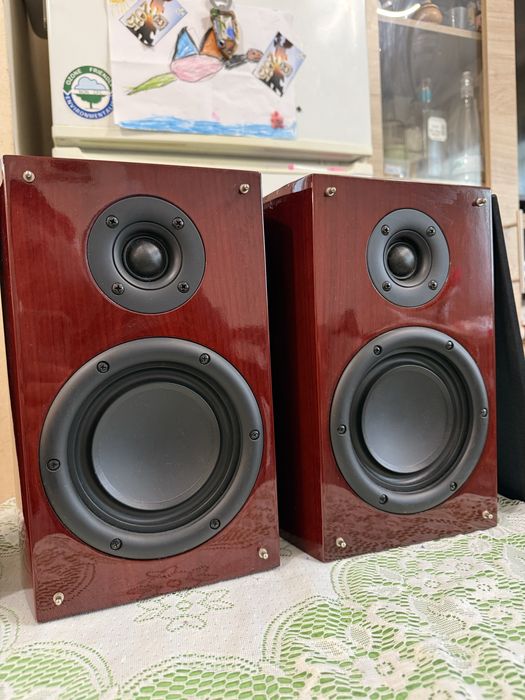 Тонколони Akai AMD75