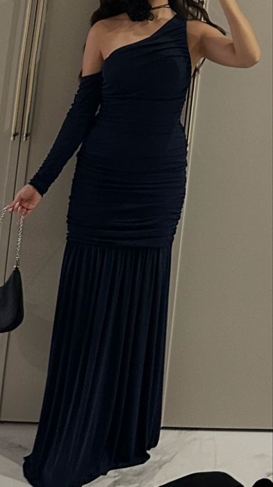 красивое темно синее платье ZARA.