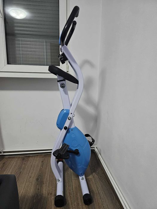 Vand bicicleta fitness.