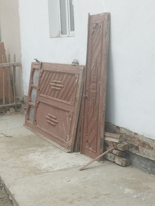 Darwaza satiladi o'lshemi eni 2,60 biyikligi 2,70 bahasi 800 000