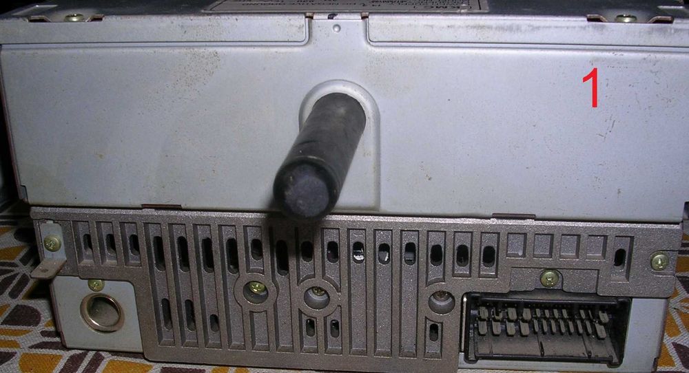 Три броя авто радиа с аудио касета или диск CD