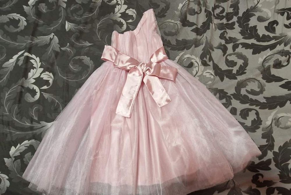 Еднакви рокли за майка и дъщеря