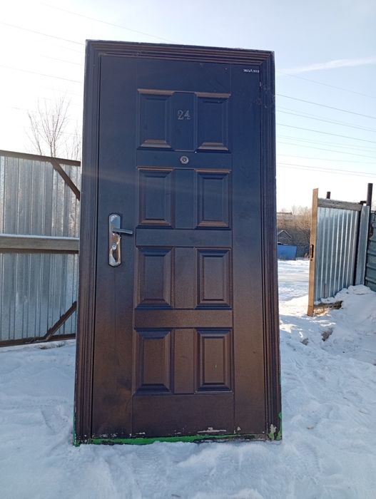 Продам входную дверь