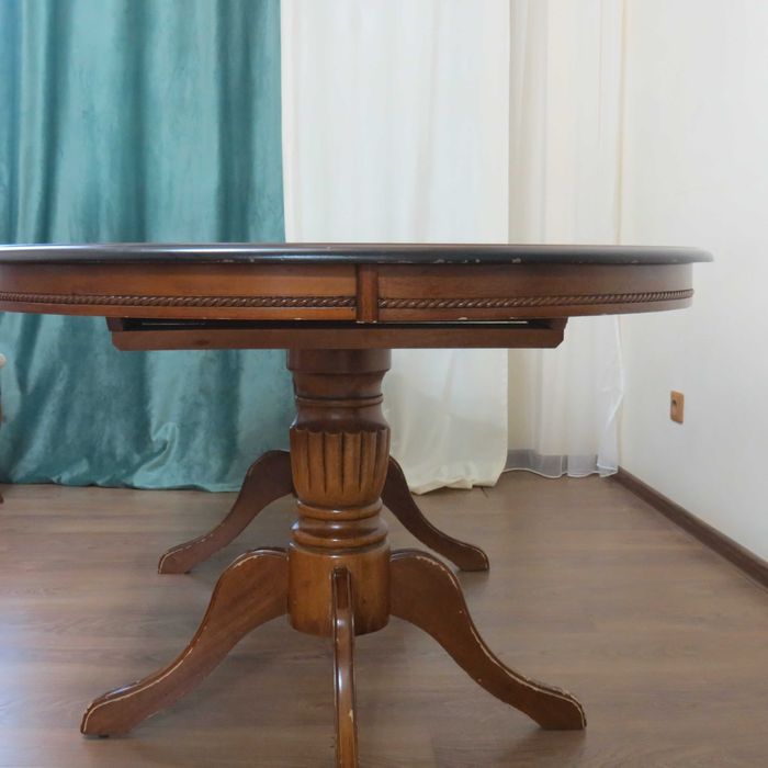 Стол для гостинной