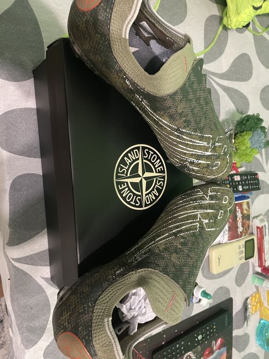 Продавам бутонки new balance/stone island