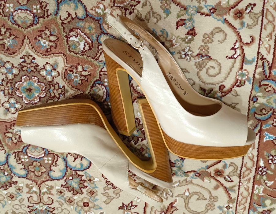 Бежевые шикарные туфли