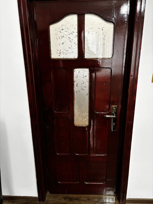 Usi interior din lemn