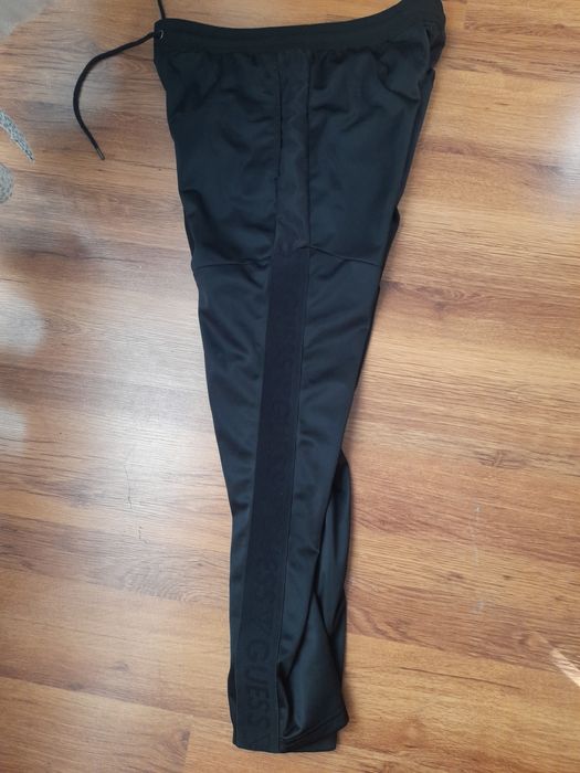 GUESS мъжко долнище S- M размер.